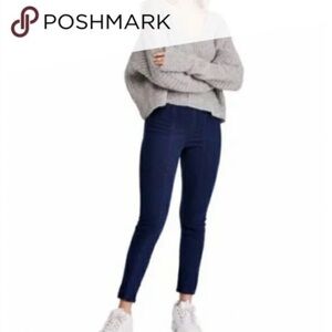Free People Dark Blue Denim Pull on Skinny Cropped jeans with raw hem, size 27